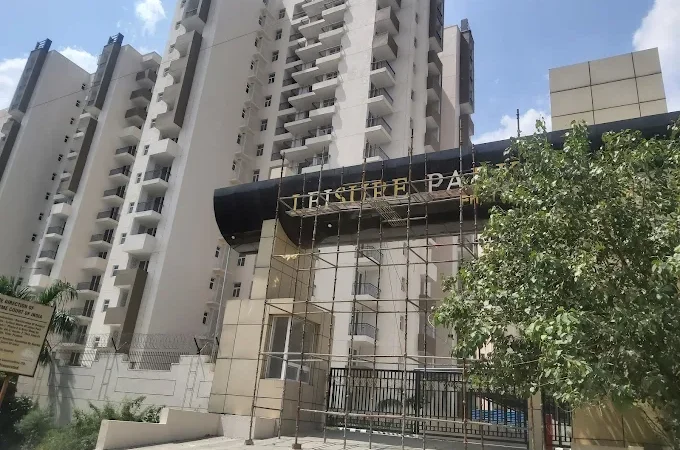 amrapali leisure park 3